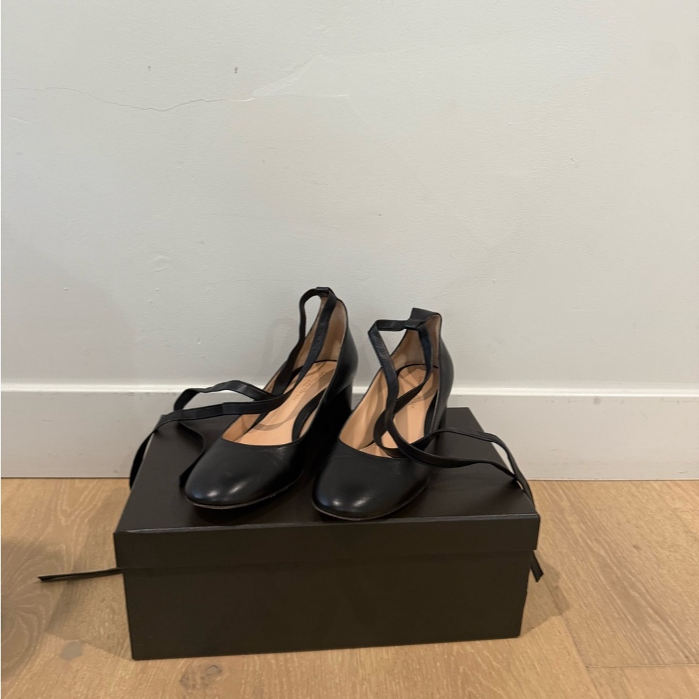 Gianvito Rossi ankle wrap low heel leather ballet pumps